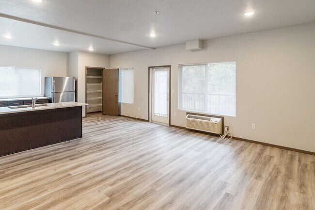 Foto del edificio - 356 E 7th Ave