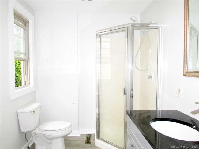 Foto del edificio - 93 New Harwinton Rd