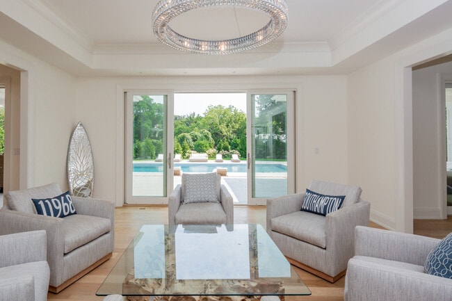 Foto del edificio - 126 Somerset Ave