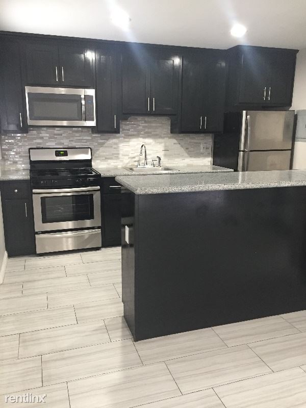 Foto principal - Studio, 1 bath Apartment - 29 W Glenarm St