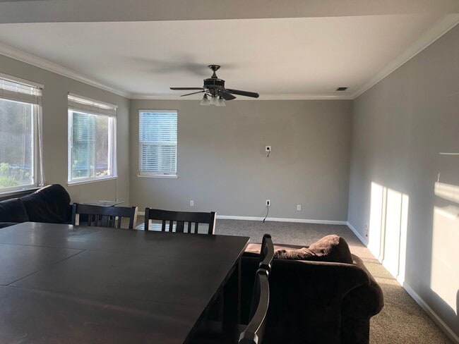 Foto del edificio - 554 Watercourse Ln