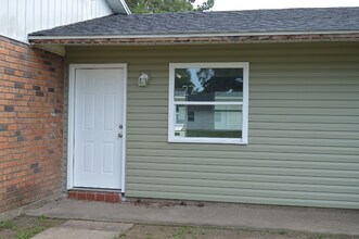 Building Photo - 219 Leon St