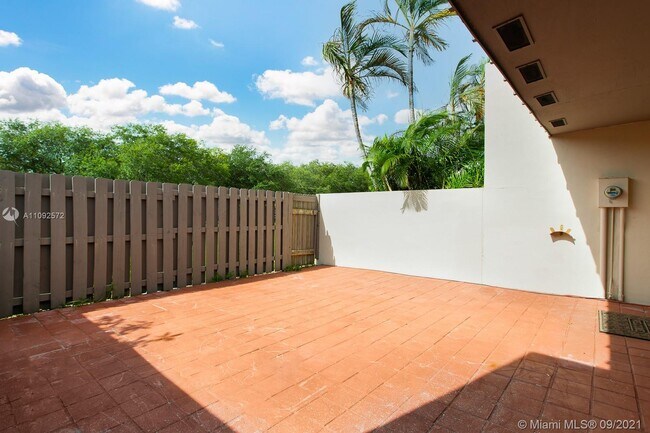 Foto del edificio - 10520 SW 75th Ln