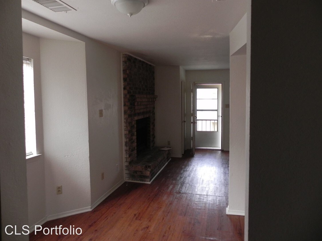 Primary Photo - 2 br, 1 bath Apartment - 407 Humble