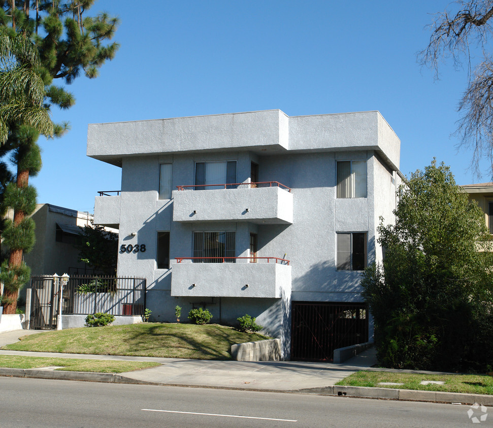 Foto principal - 5038 Cahuenga Blvd