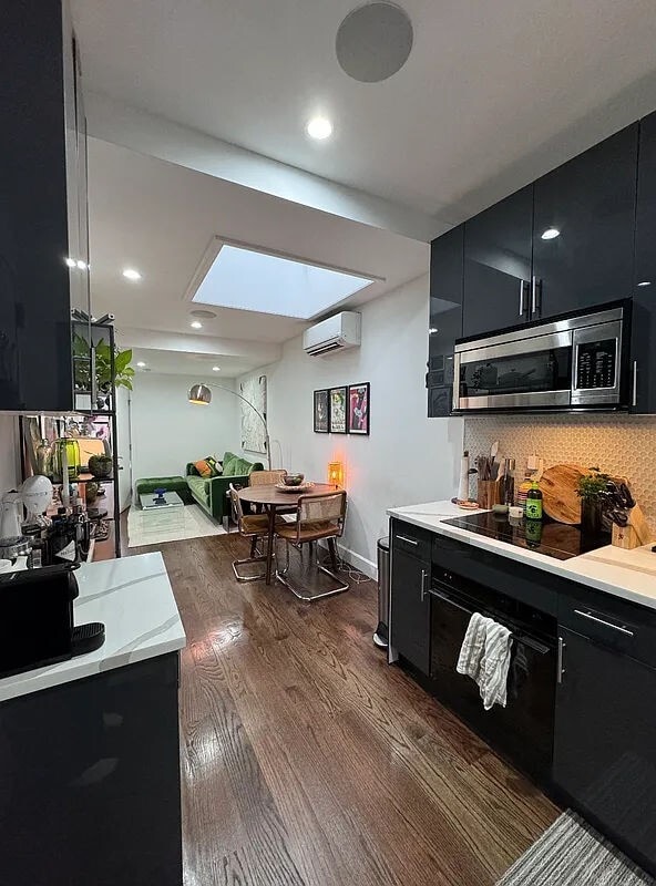 Foto del edificio - 519 E 6th St