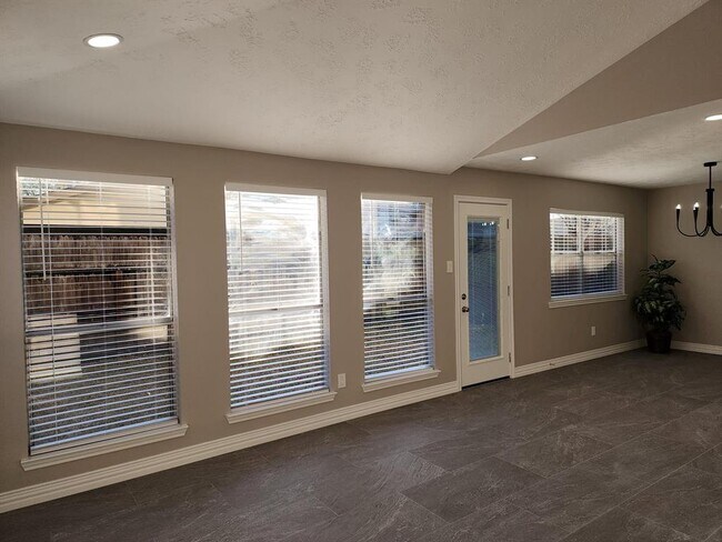 Foto del edificio - 7822 Redlands Dr