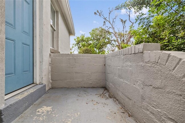 Building Photo - 409 E Floribraska Ave