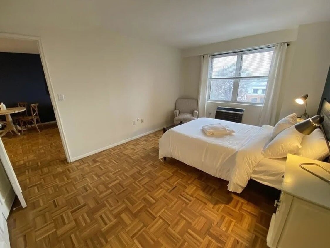 Pet-Friendly Apt in Ideal Brookline Location Near B, C, D Lines! - Pet-Friendly Apt in Ideal Brookline Location Near B, C, D Lines!