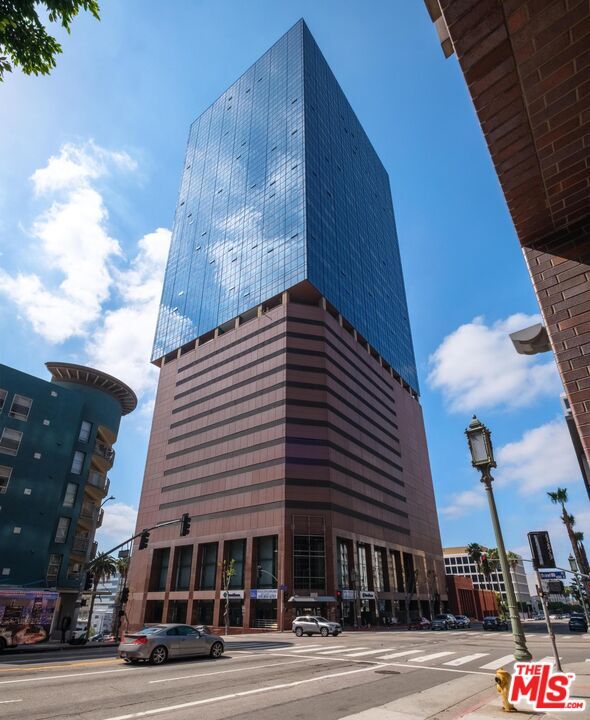 Building Photo - 1100 Wilshire Blvd