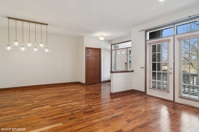 Foto del edificio - 2211 Patriot Blvd