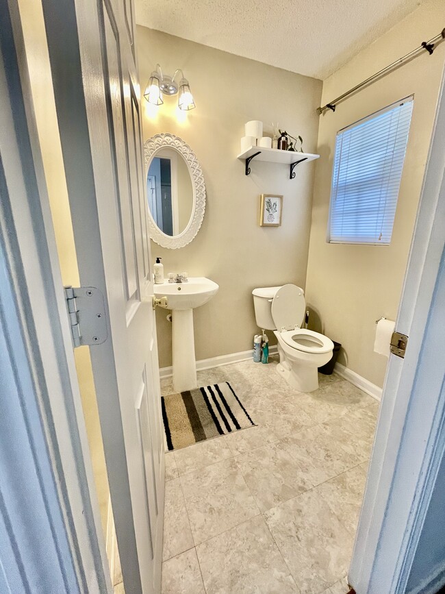 Building Photo - 173 Bellfare Dr