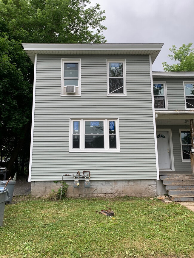 Building Photo - 185 Seymour St