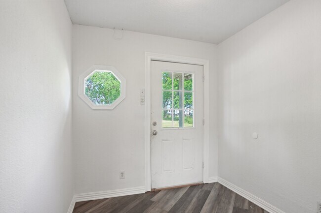 Foto del edificio - 8412 Avenue L
