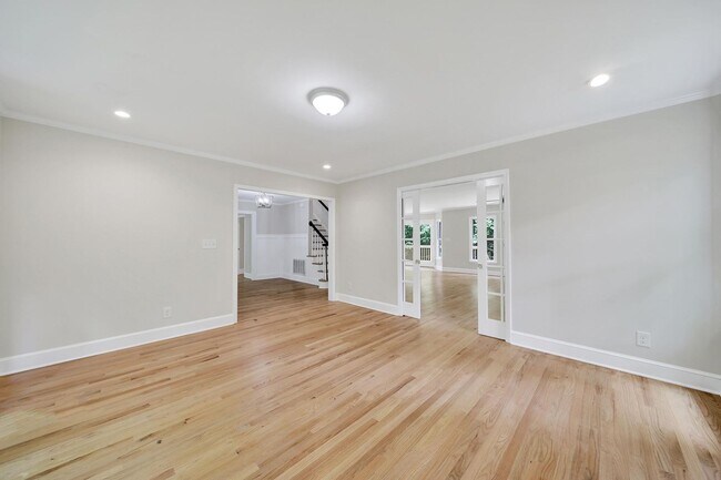 Foto del edificio - Beautiful Five Bed Three and Half Bath Hom...