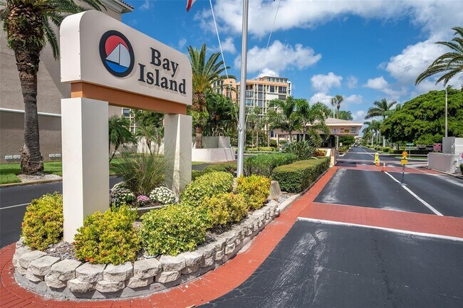 Foto del edificio - 7560 Bay Island Dr S