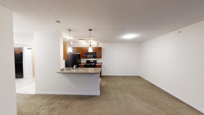 Building Photo - 9124-9196 96 Ave