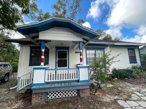 Building Photo - 2133 NE 8th Ave