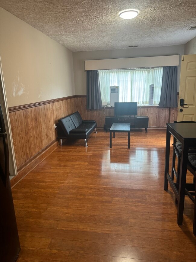 Building Photo - 5017 Rodgers Dr
