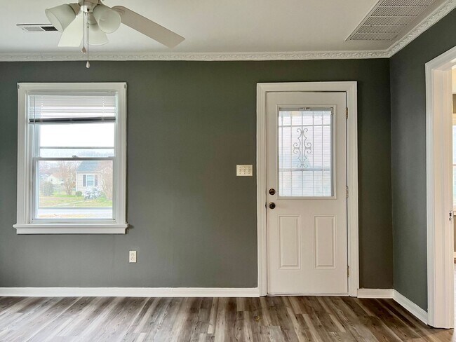 Building Photo - 3209 Chesham St