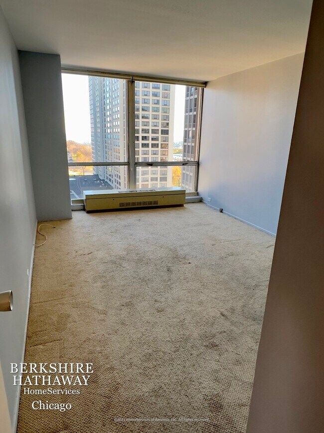 Building Photo - 340 W Diversey Parkway