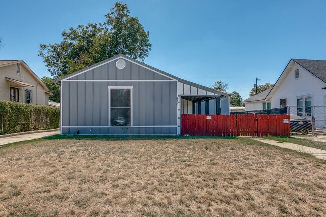 Foto del edificio - 3-BEDROOM HOME IN HIGHLAND PARK