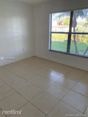 Foto del edificio - 1522 Lake Crystal Dr