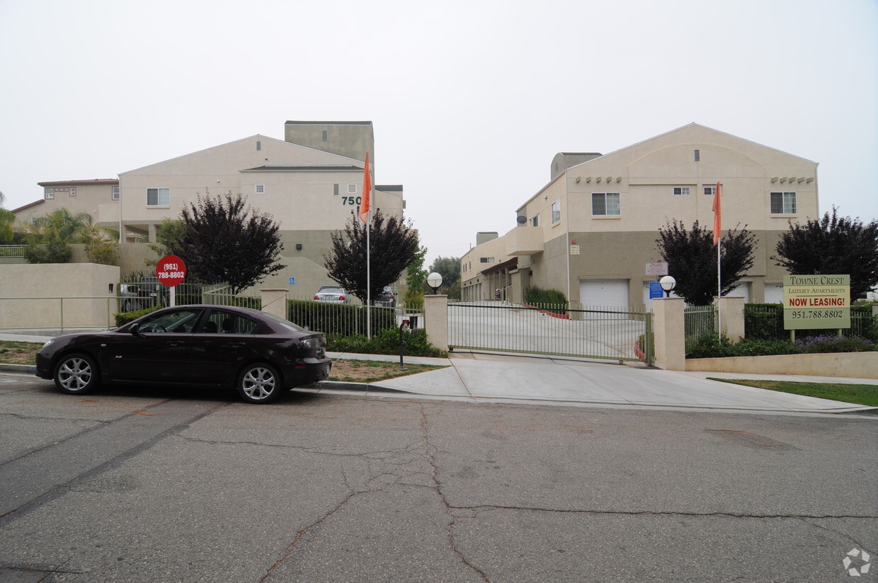 Building Photo - Towne Crest Apartments