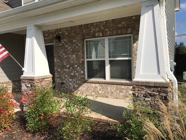 Building Photo - 7506 Hampstead Hall Dr