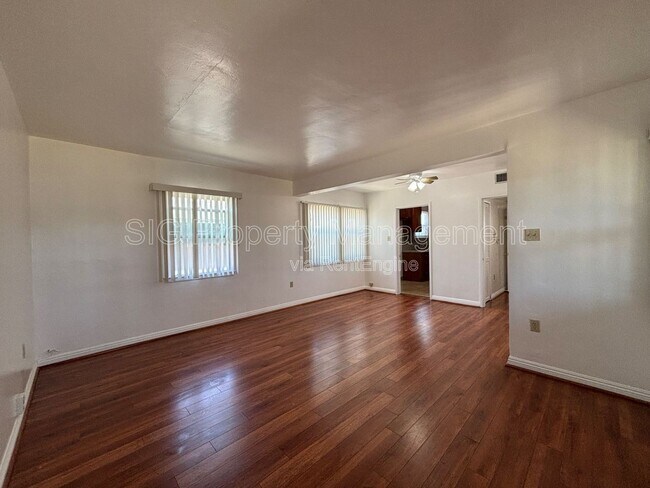 Building Photo - 629 W Glenoaks Blvd