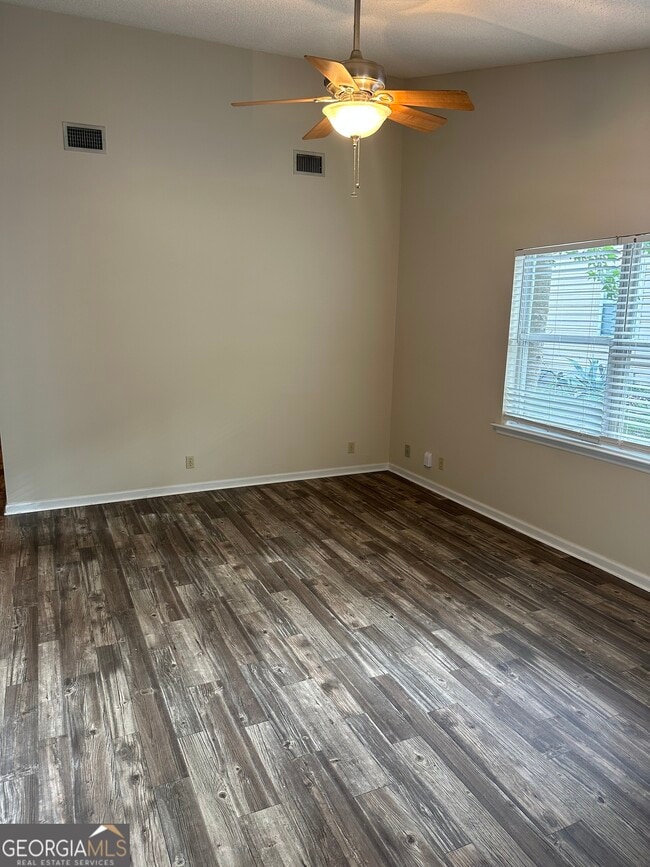 Building Photo - 114 E Lakemont Dr