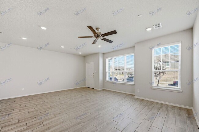 Foto del edificio - 2824 Percheron Dr