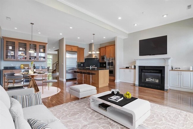 Building Photo - 13 Regency Pl