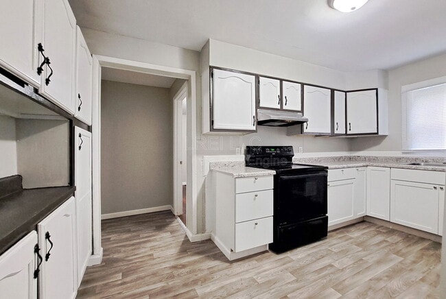 Building Photo - 501 Carter Ave