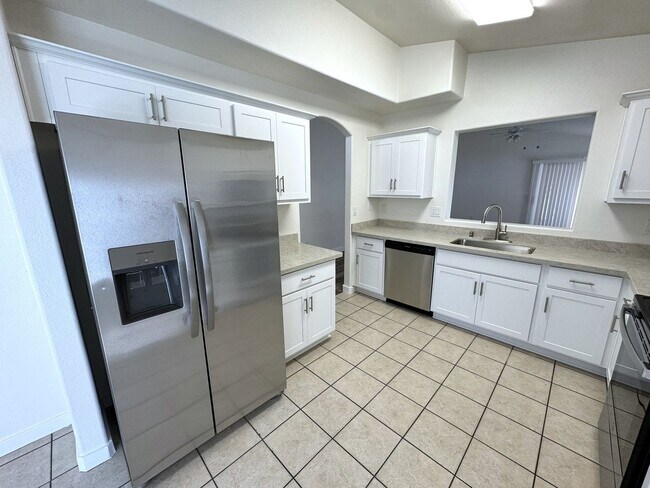 Foto del edificio - Beautiful Remodeled 3 bed, 2 bath home in convenient El Mirage neighborhood!
