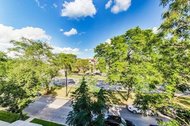 Foto del edificio - 4516 S King Dr