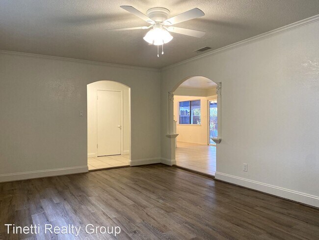 Building Photo - 3 br, 2 bath House - 3228 Shamrock Ave
