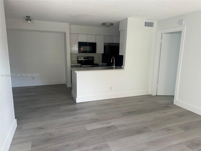 Foto del edificio - 10413 NW 7th St