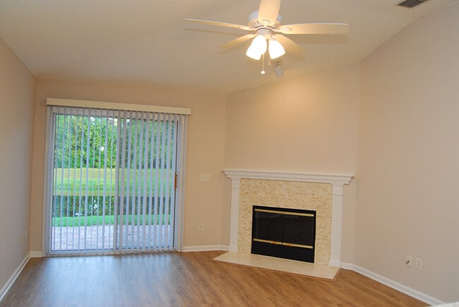 Building Photo - 1186 Waterfall Dr