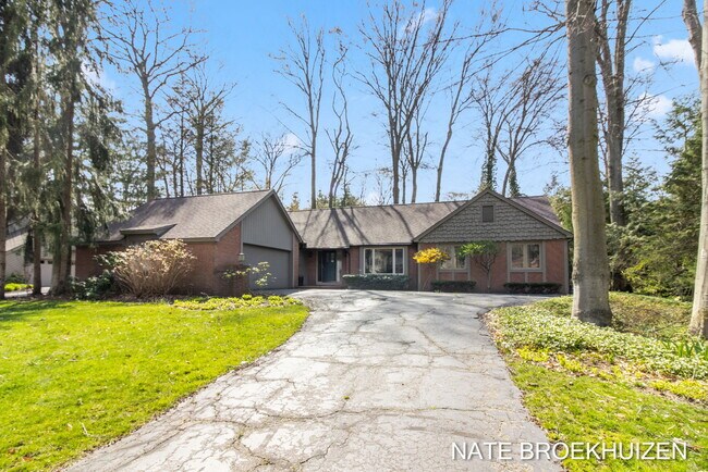 Building Photo - 1268 Oakhampton Rd
