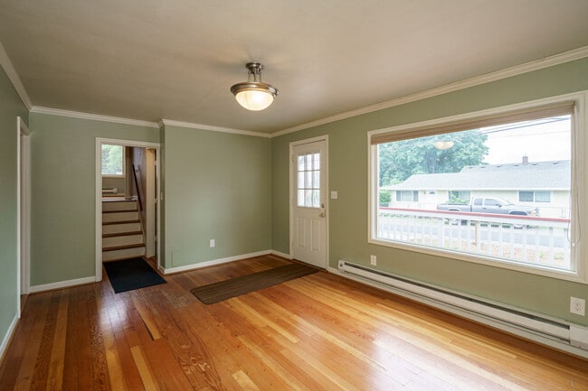 Building Photo - 2 Bedroom with Bonus Room and Office on La...
