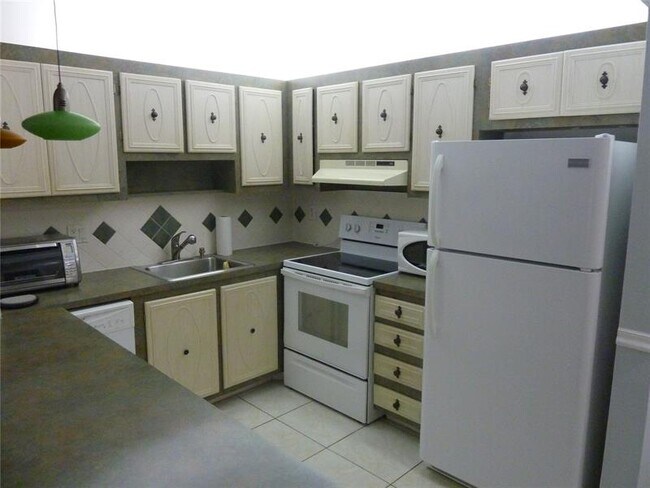 Foto del edificio - 259 S Cypress Rd