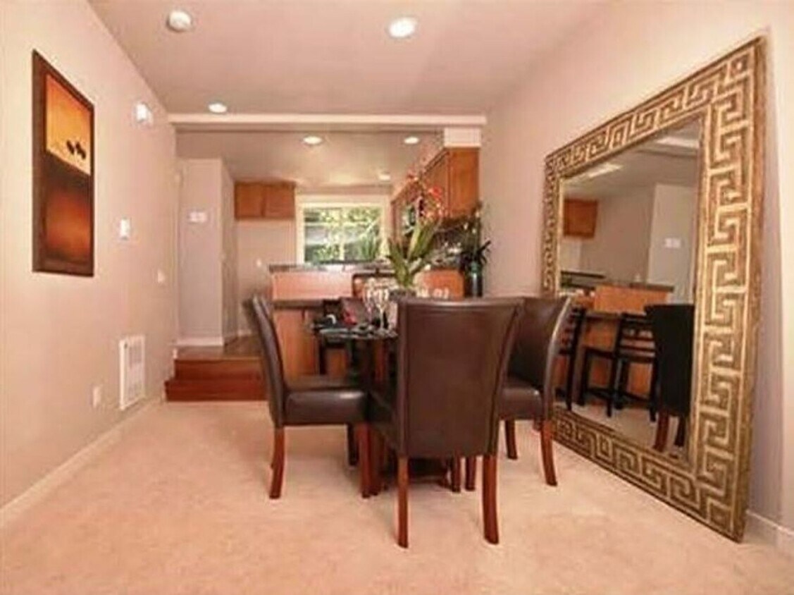 Foto principal - Beautiful townhouse 3 beds 2.5 baths.