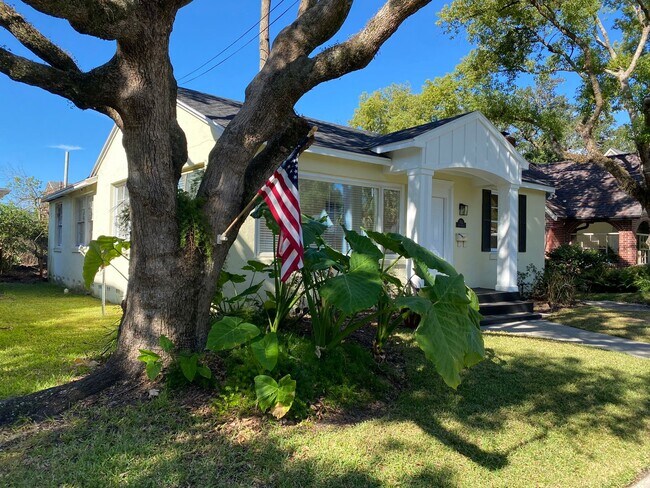 Building Photo - Beautiful Home near San Marco Square!