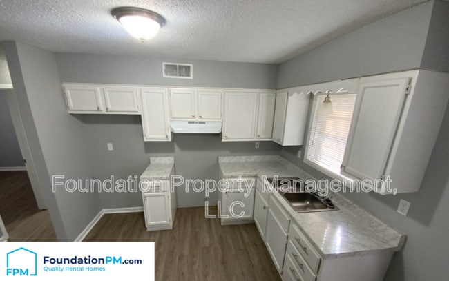 Building Photo - 901 Chesterton Dr