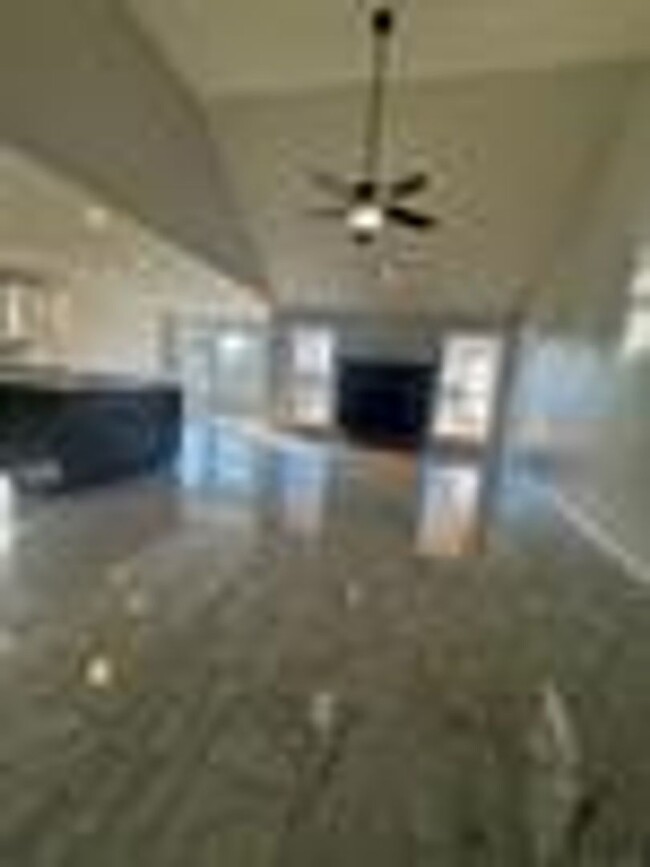 Foto del edificio - Very spacious, open floor plan home