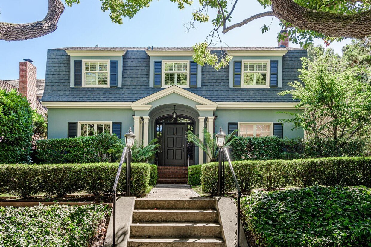 Foto principal - 719 W Poplar Ave