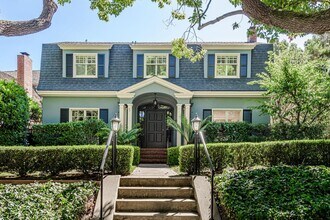 Building Photo - 719 W Poplar Ave