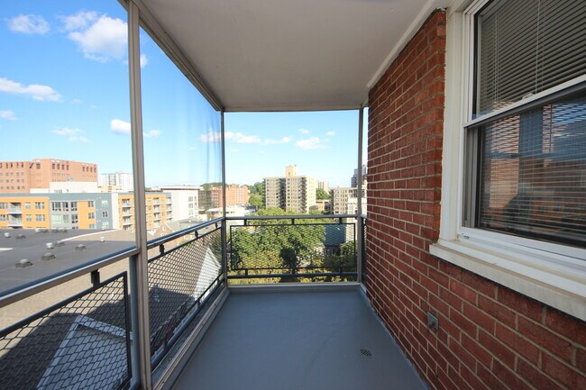 Building Photo - 444 Bedford St