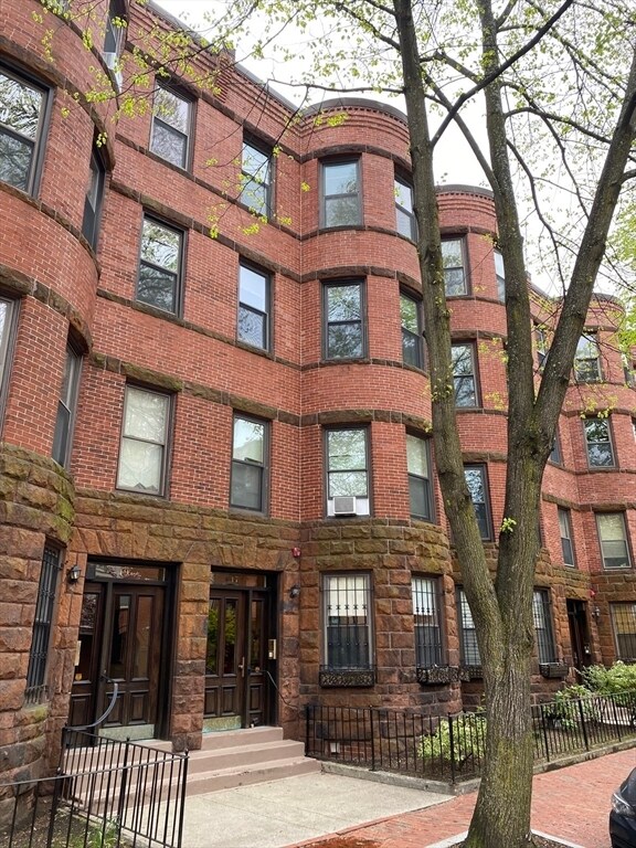 Building Photo - 17 Follen St